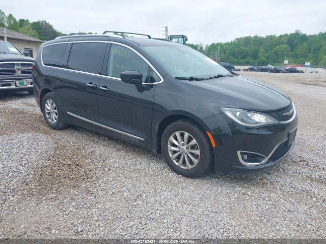  Salvage Chrysler Pacifica