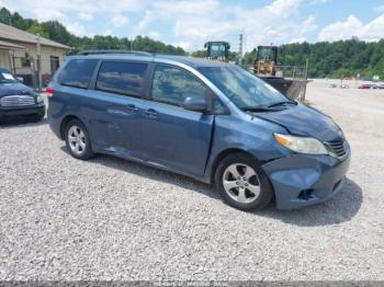  Salvage Toyota Sienna