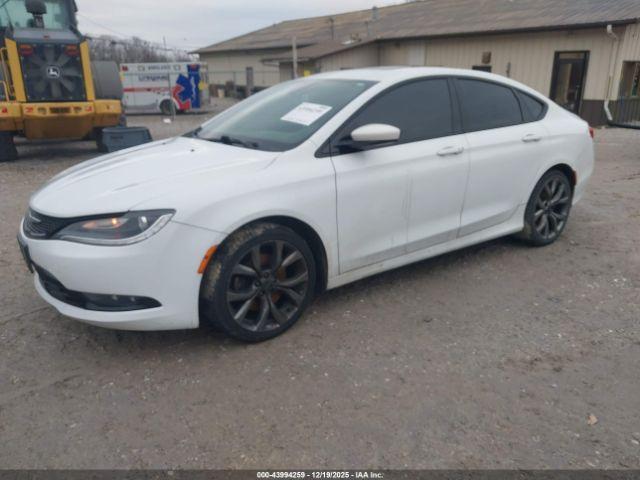 Chrysler 200 S Image 9