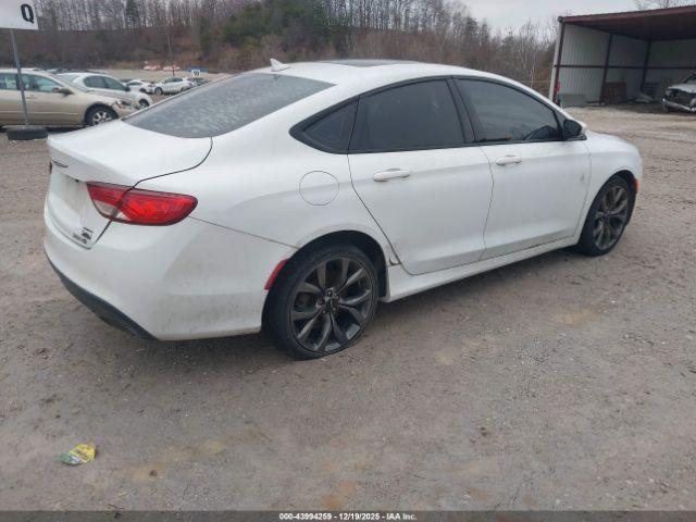 Chrysler 200 S Image 3