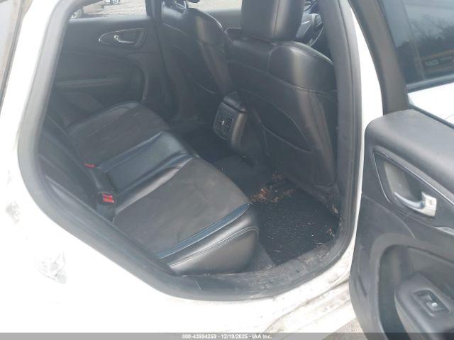 Chrysler 200 S Image 4