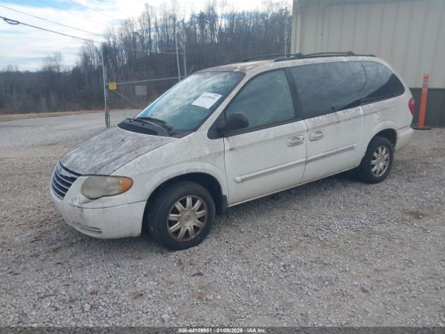 Chrysler Town & Country Touring Image 10