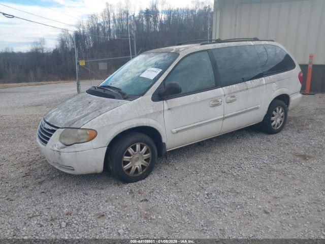 Chrysler Town & Country Touring Image 10