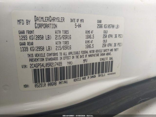 Chrysler Town & Country Touring Image 5