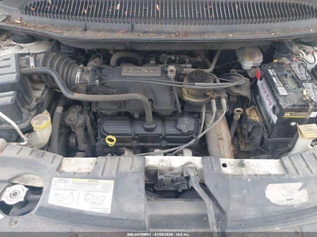 Chrysler Town & Country Touring Image 2